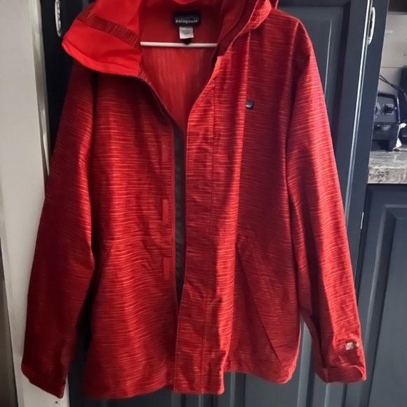 Patagonia Vibrant Red Men's Jacket - Picture 1 of 2